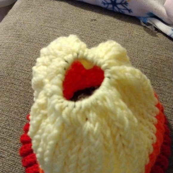 Handmade loom Hat made with a hair tie - Picture 2 of 2